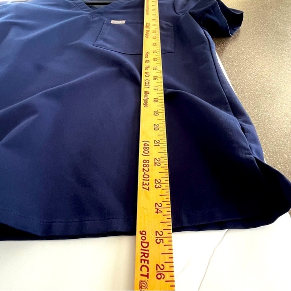 Scrubs Women’s Top Size X-Small Navy V-Neck Front Left Pocket Short Sleeve - Picture 5 of 5